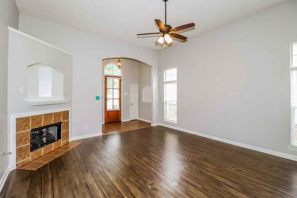 7575 Glen Creek Ln - Photo 5 of 19