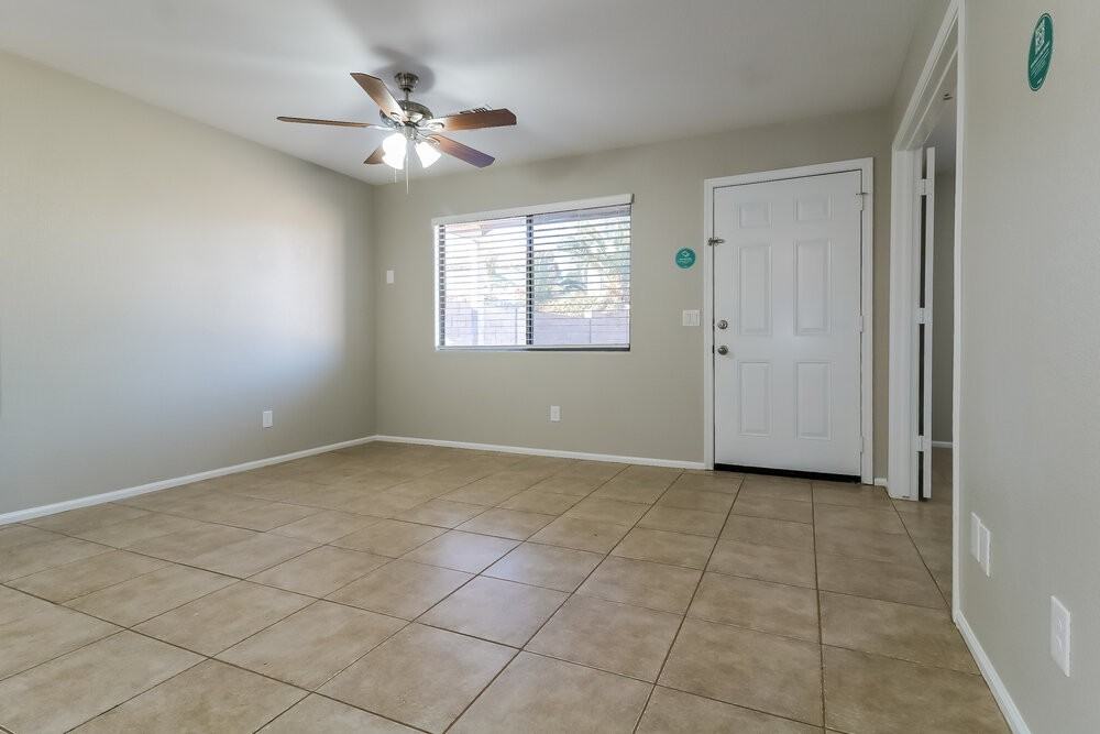 12508 W Windsor Blvd - Photo 4 of 19