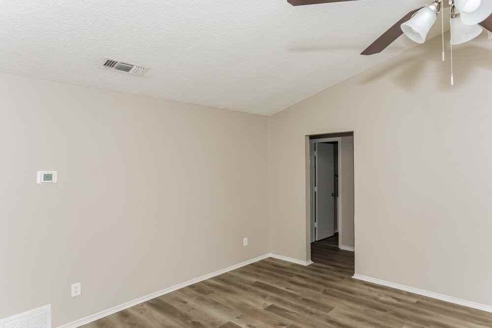 6004 Cool Springs Dr - Photo 4 of 16