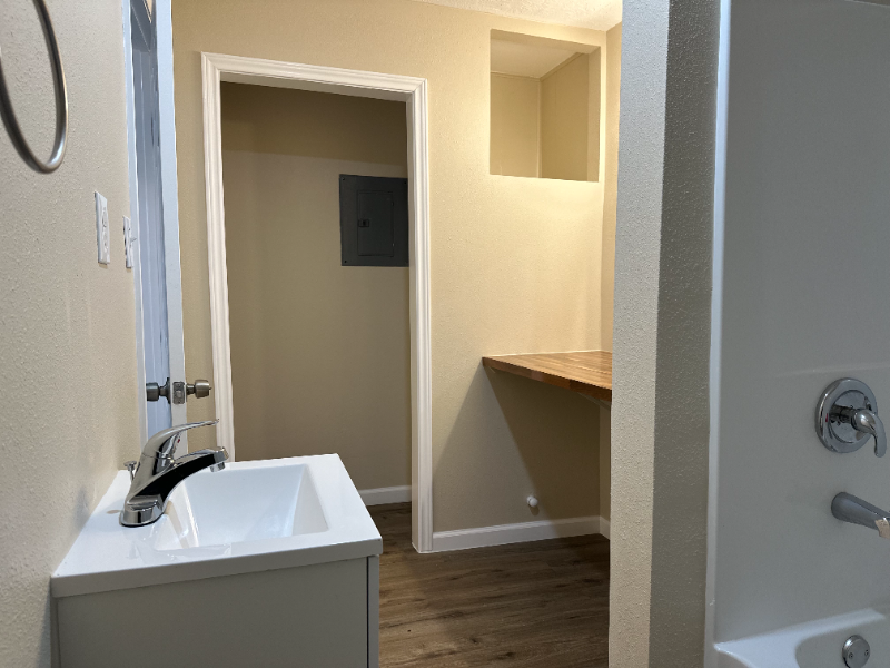 135 W Monroe St #5 - Photo 3 of 8