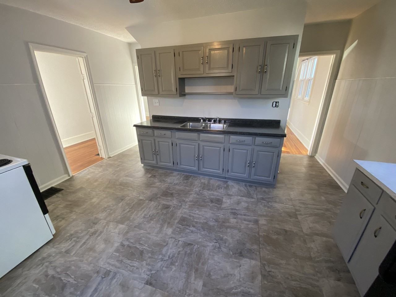 705 Maple Ave - Photo 5 of 14