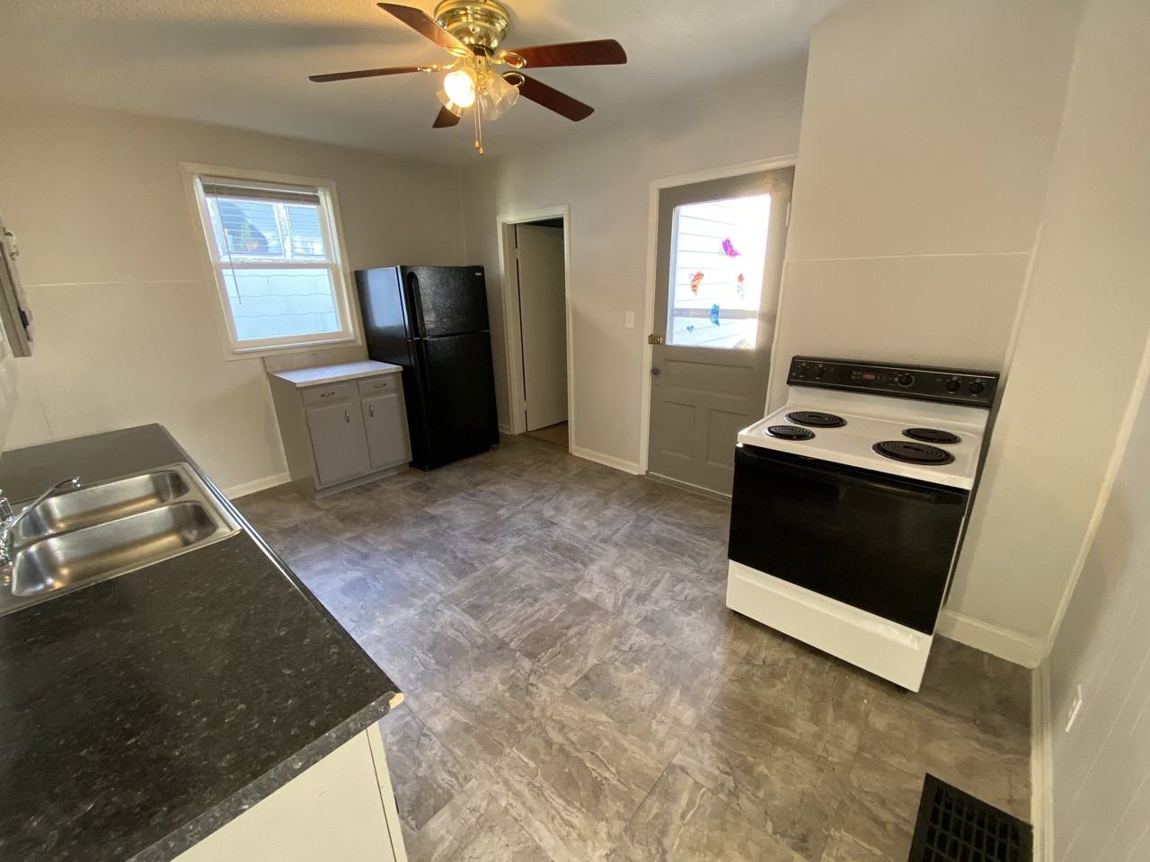 705 Maple Ave - Photo 6 of 14