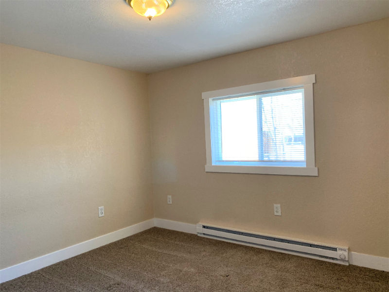 32 1/2 N 9th Ave #B - Photo 3 of 17