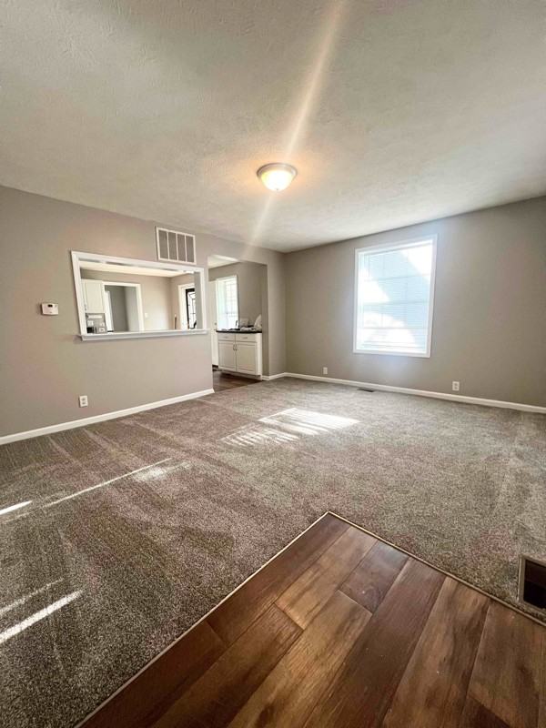 609 Powell St - Photo 4 of 20