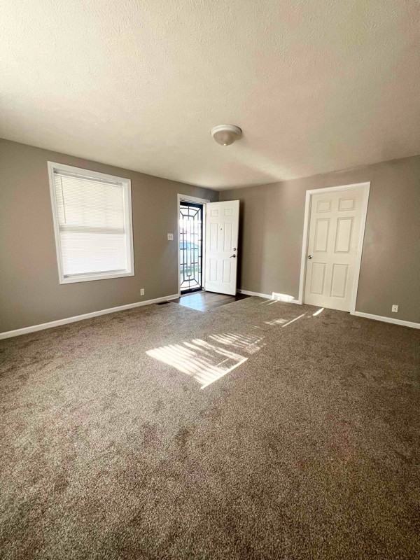 609 Powell St - Photo 5 of 20