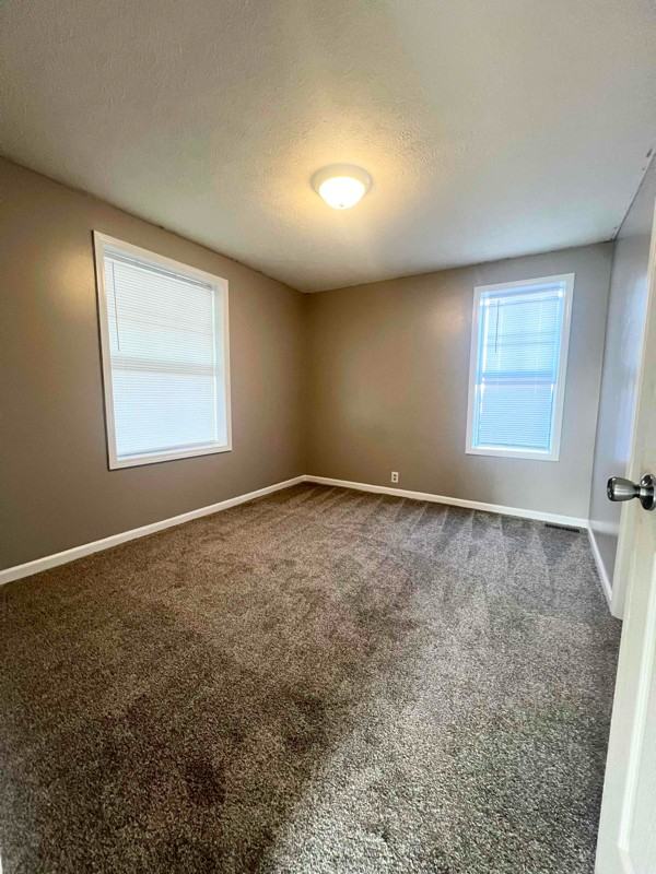 609 Powell St - Photo 6 of 20