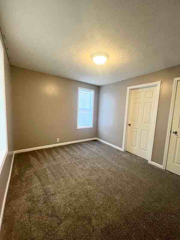 609 Powell St - Photo 7 of 20