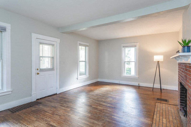716 Lincoln St - Photo 3 of 12