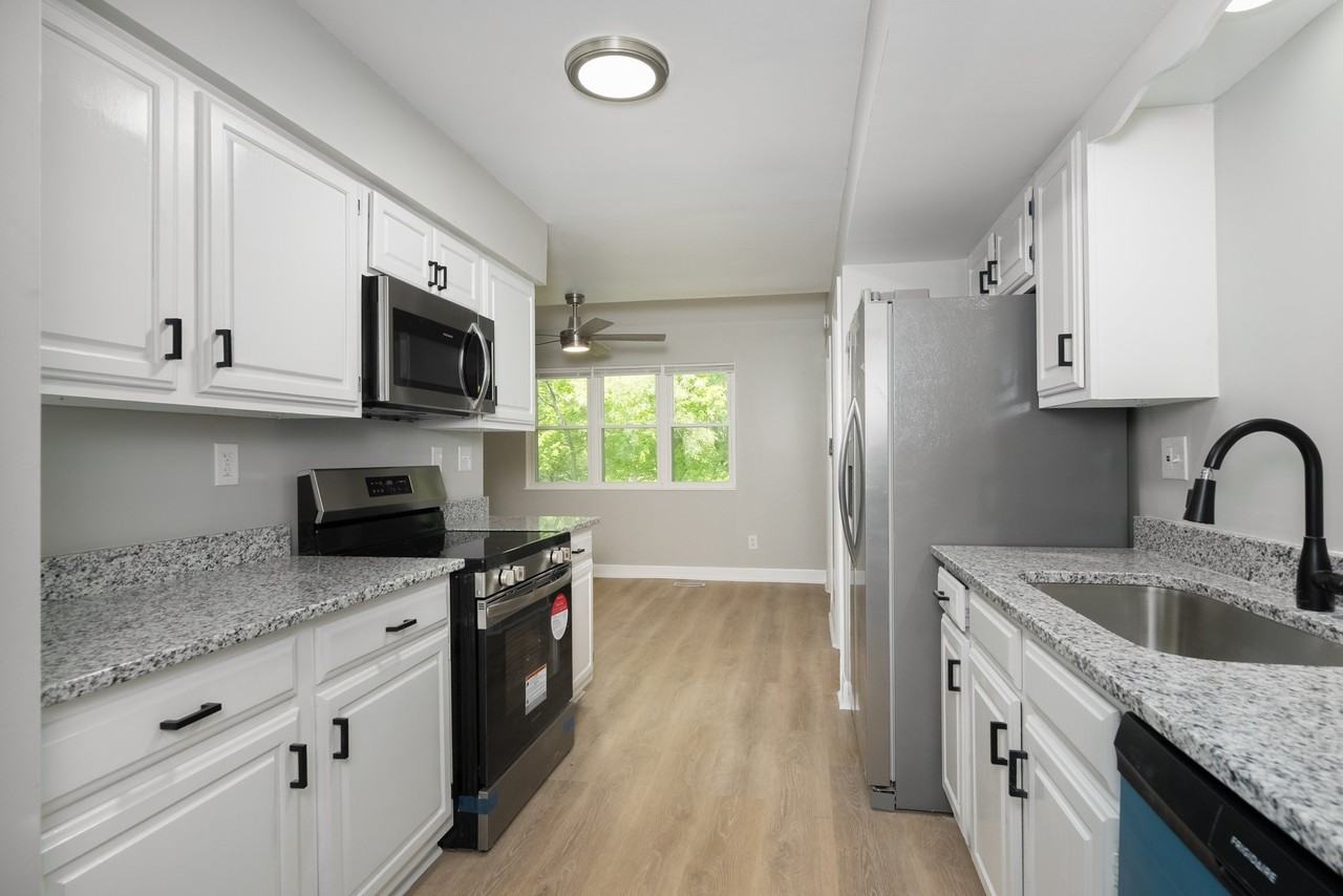 10 Kennedy Ct #B - Photo 3 of 20