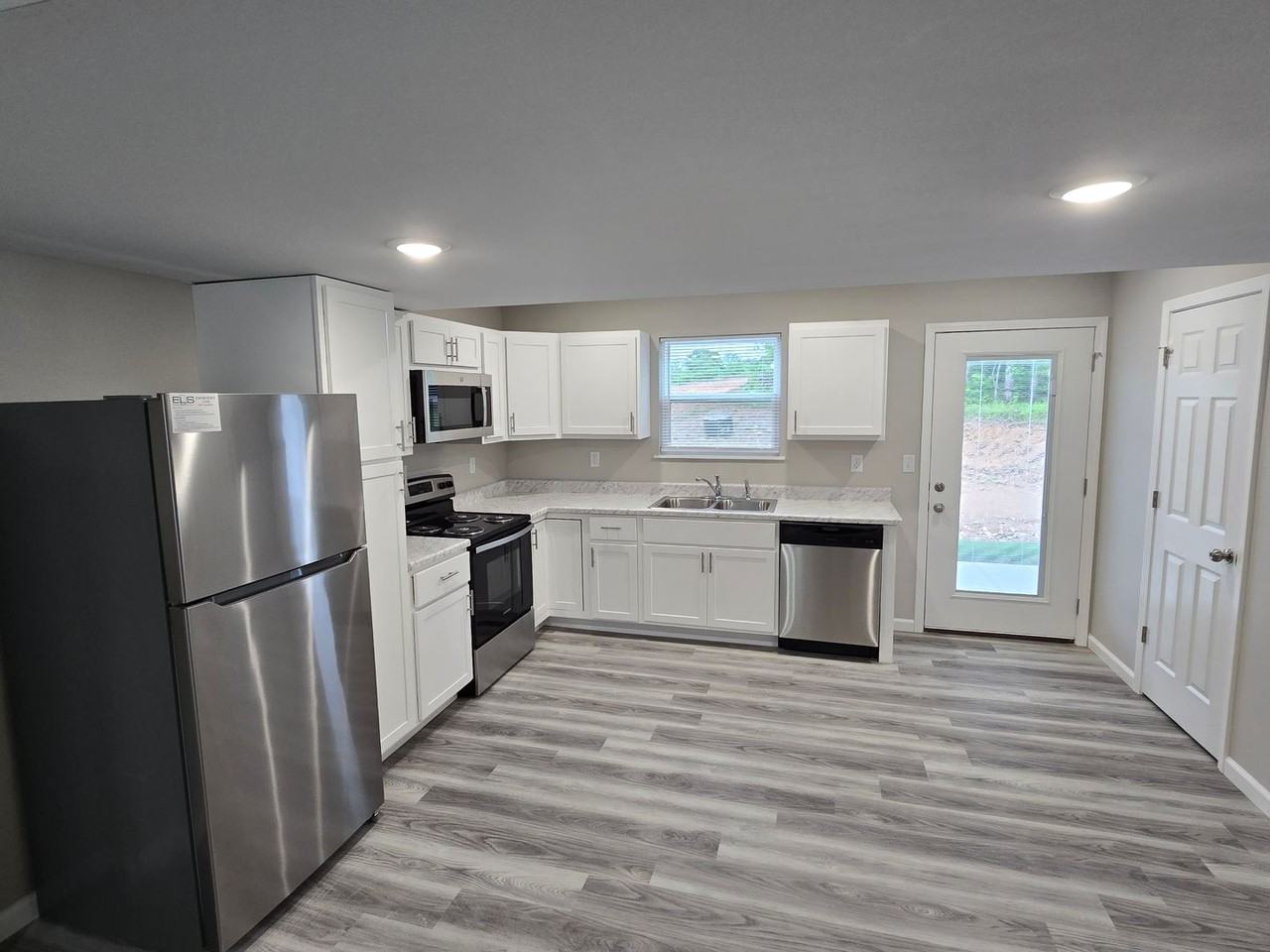 Willow Grove Apartments - Photo 4 of 50