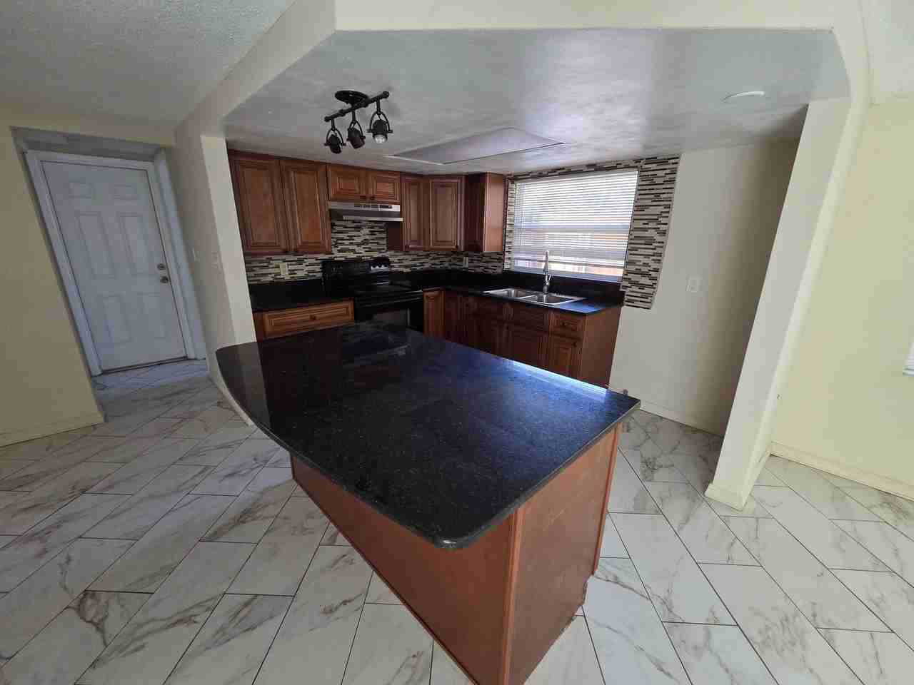 9105 Hermitage Ln - Photo 6 of 28