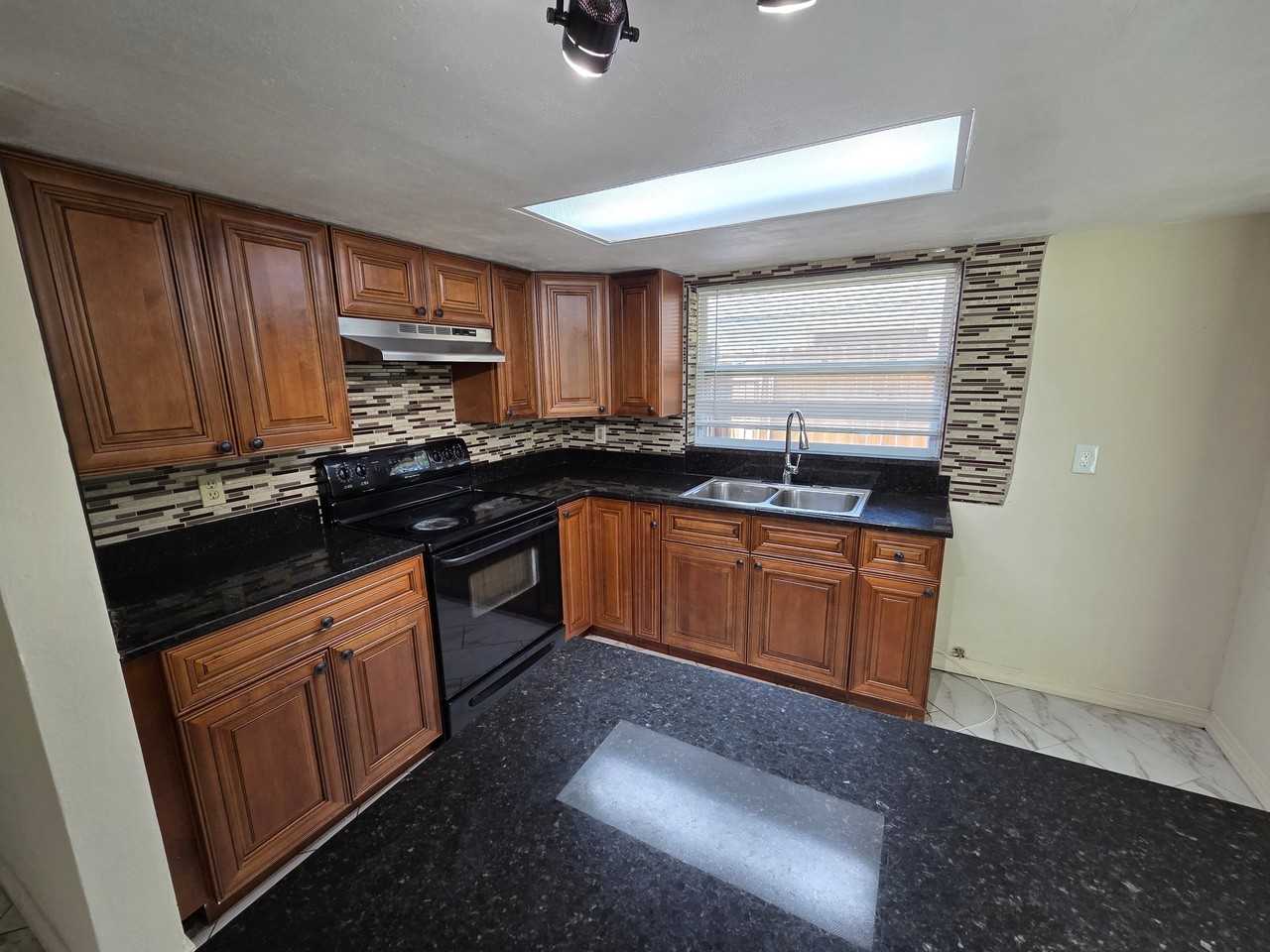 9105 Hermitage Ln - Photo 7 of 28