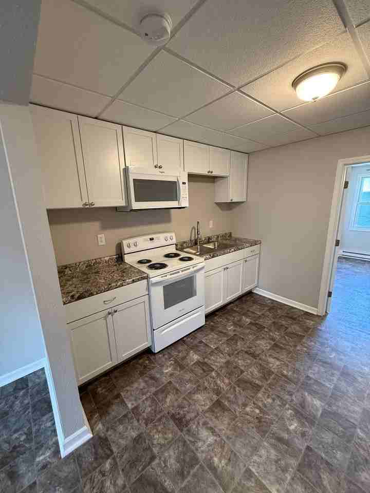123 N Sycamore St #1E - Photo 2 of 9