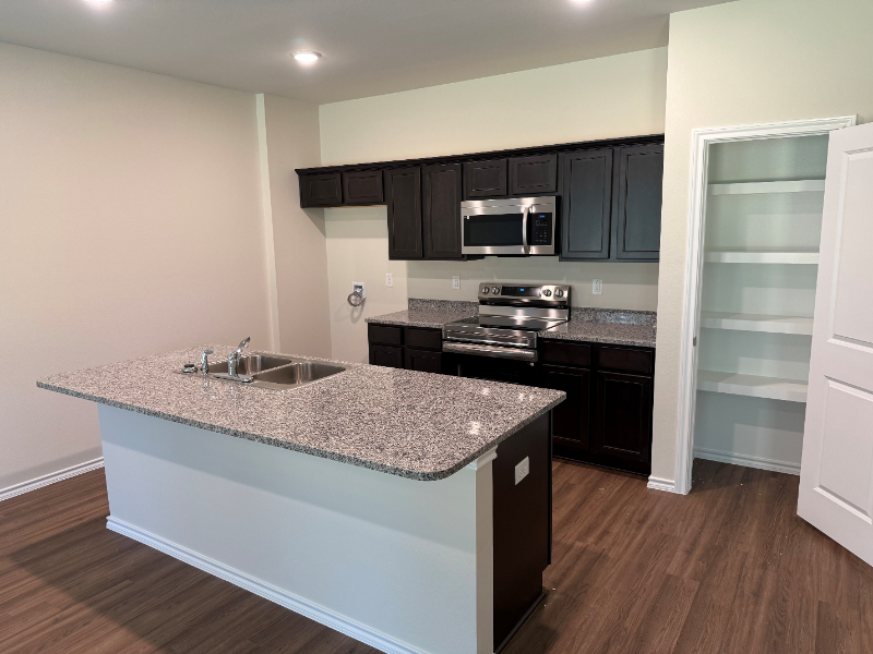 3109 Mesa Dr - Photo 4 of 15