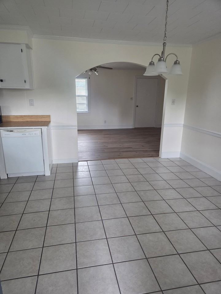 3817 M L King Jr Blvd - Photo 2 of 15
