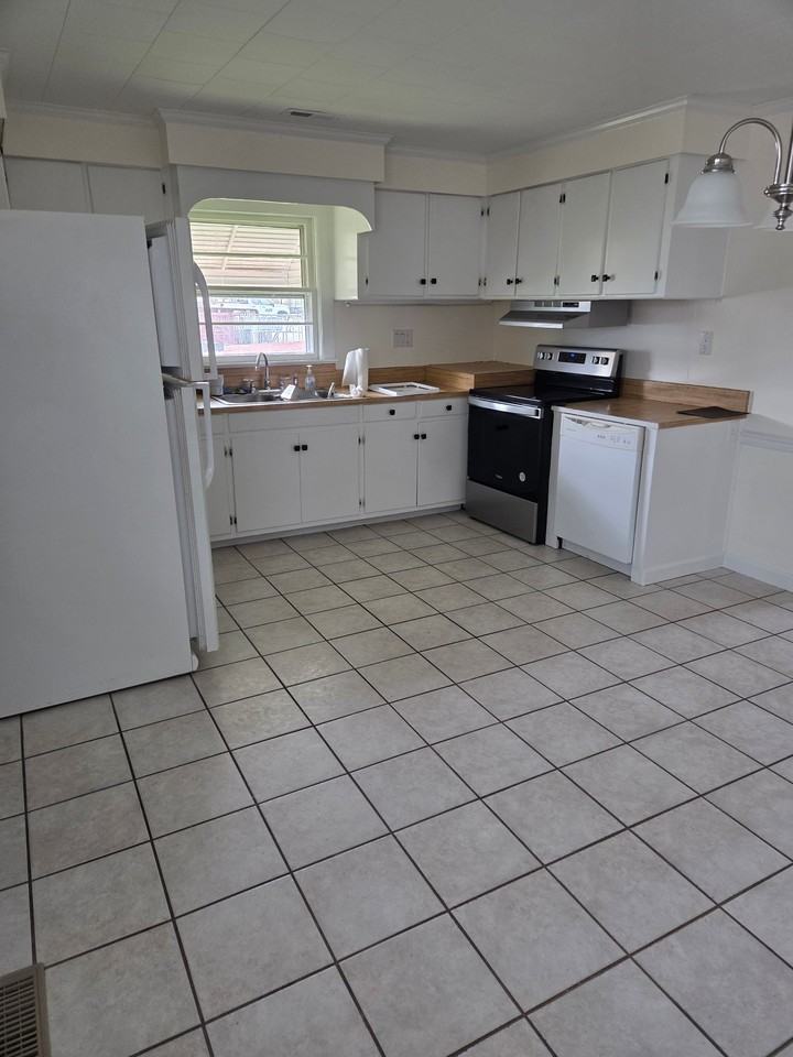 3817 M L King Jr Blvd - Photo 3 of 15