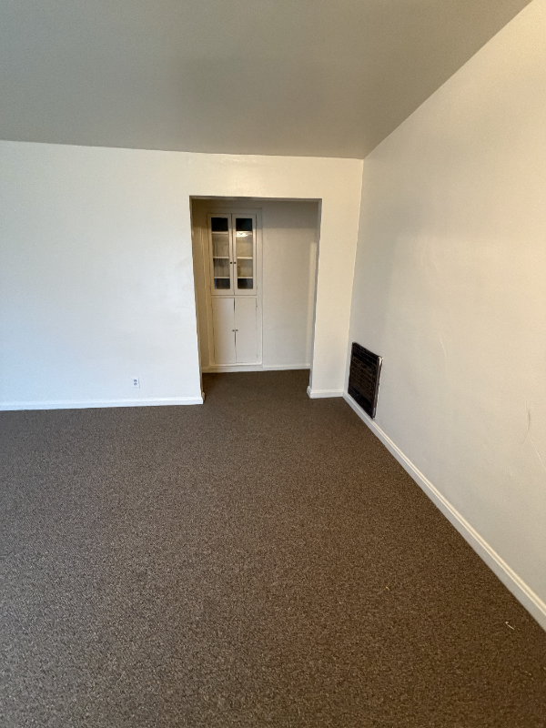 2919 Lincoln St - Photo 6 of 28