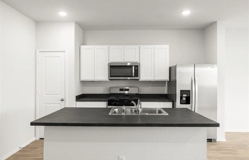 131 Kendall Ln - Photo 3 of 9