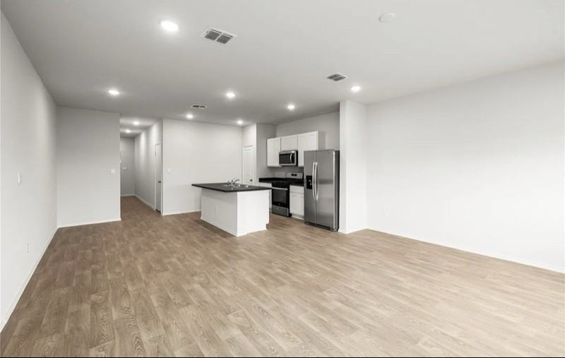 131 Kendall Ln - Photo 4 of 9