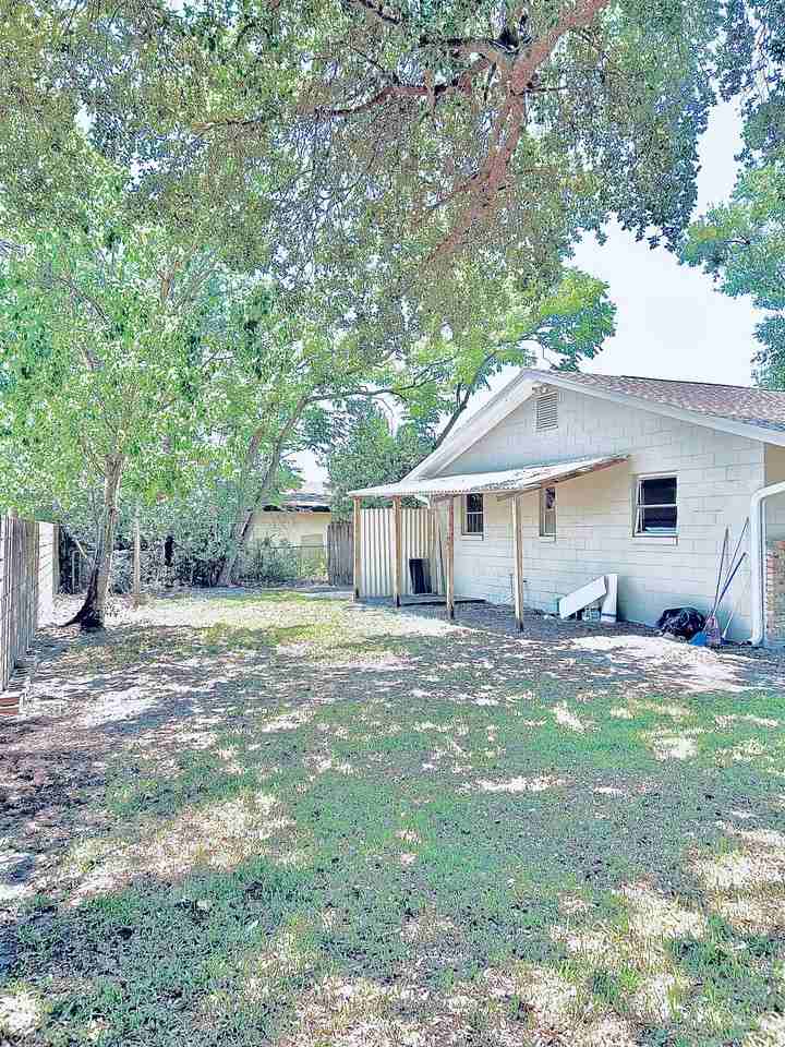 803 Pine St - Photo 4 of 13