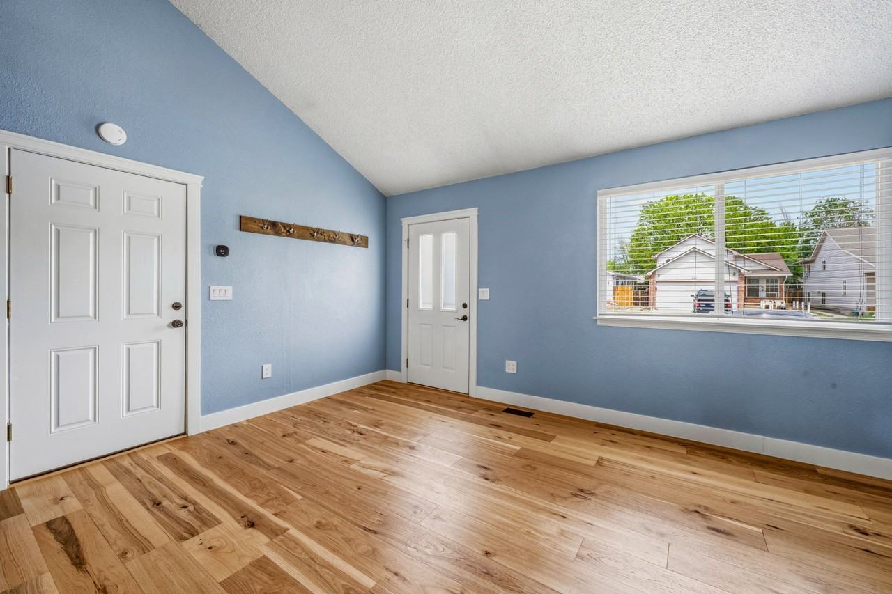 244 Wadsworth Cir - Photo 6 of 20