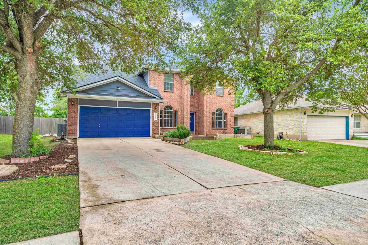 1622 Abbey Ln - Photo 2 of 43
