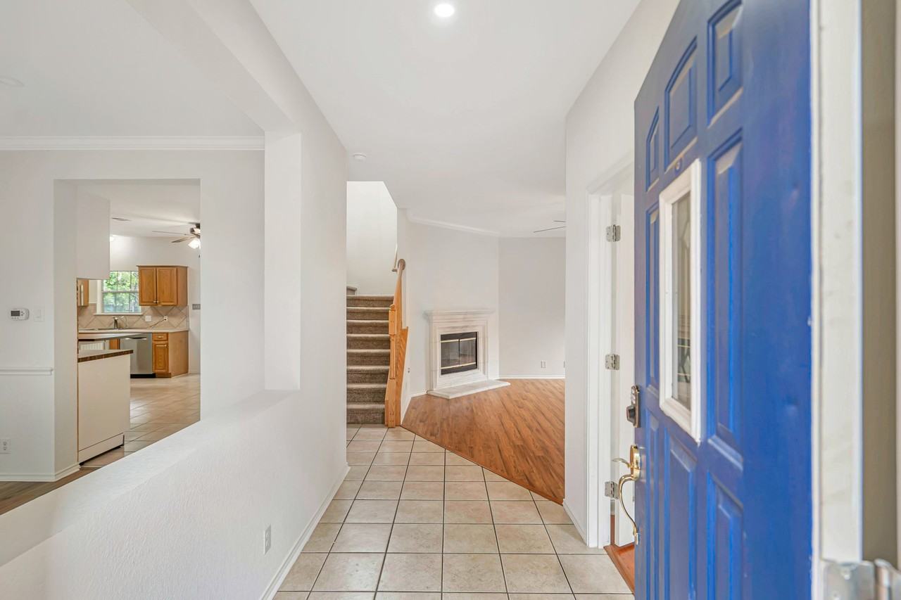 1622 Abbey Ln - Photo 5 of 43