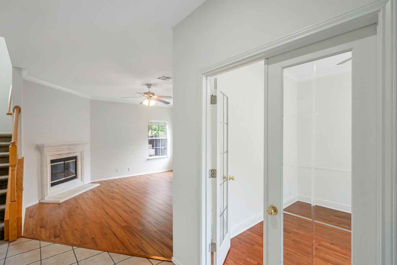 1622 Abbey Ln - Photo 7 of 43