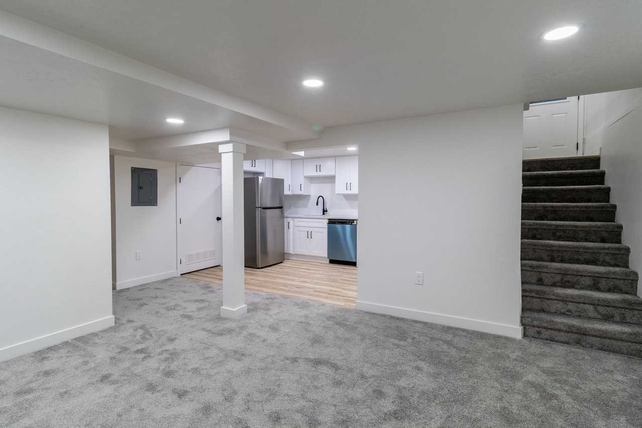 5065 Sw - Photo 2 of 14
