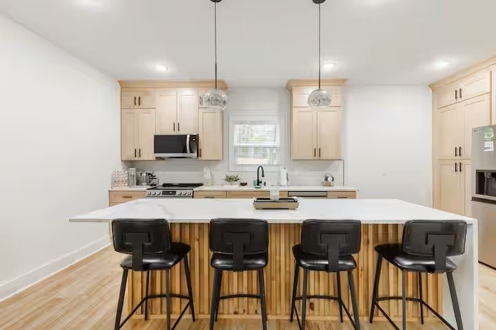 201 Elm Dr - Photo 4 of 30