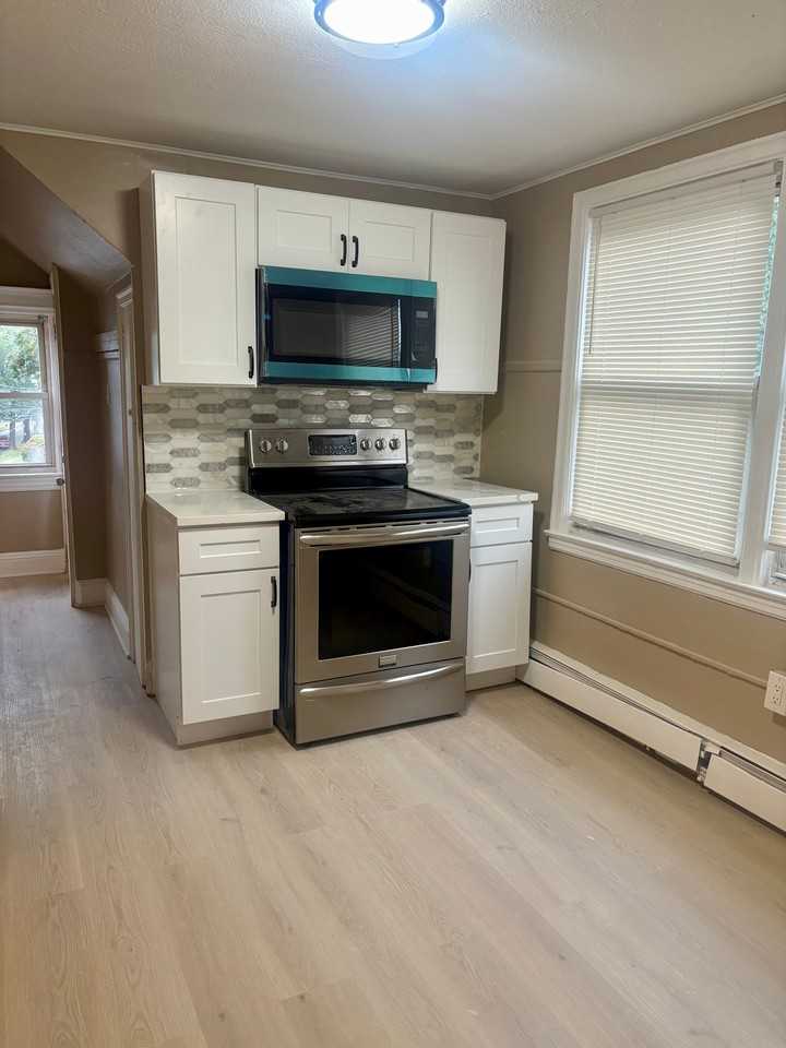 89 Linnmoore St #3rdFL - Photo 2 of 11