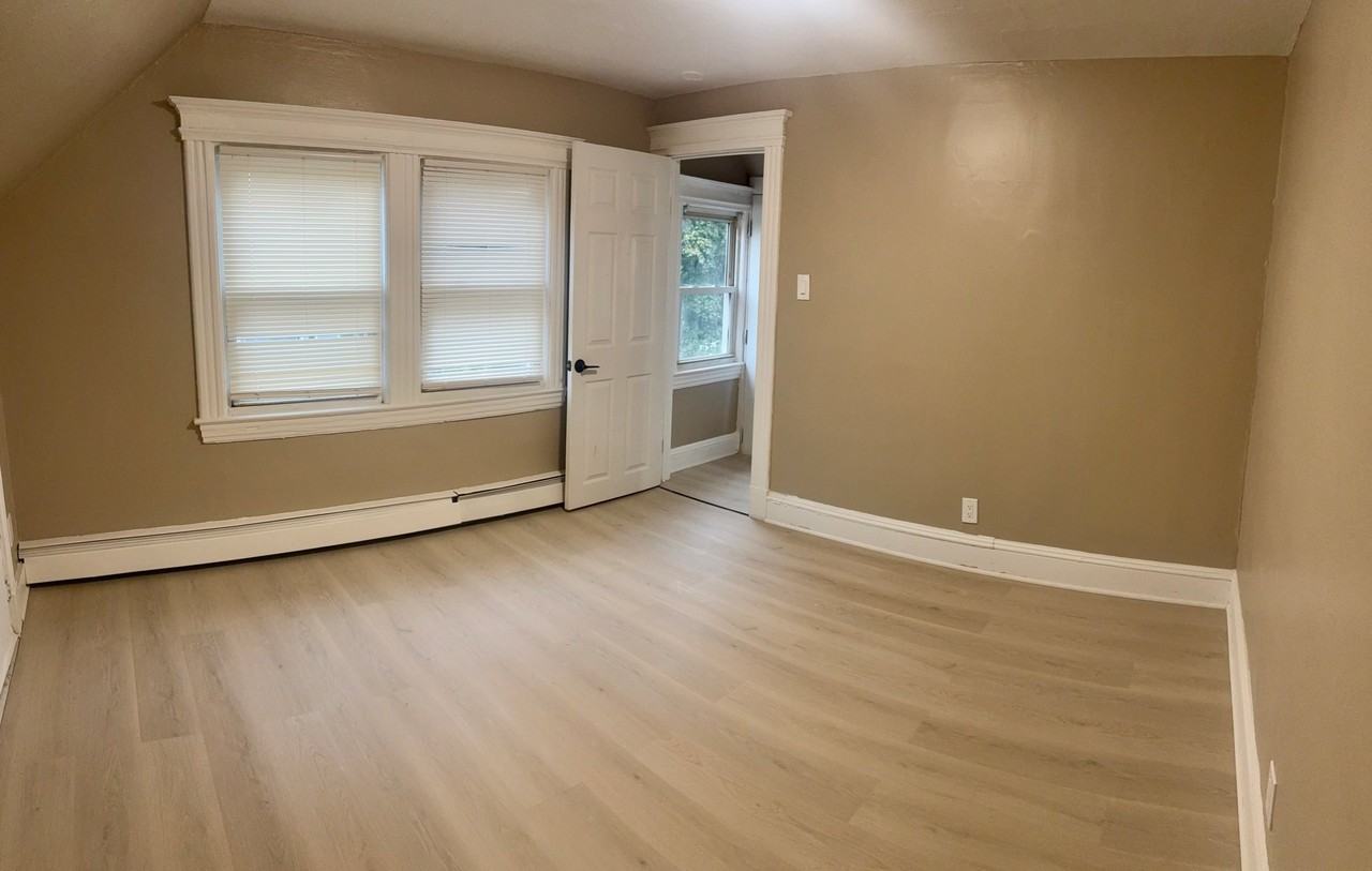 89 Linnmoore St #3rdFL - Photo 4 of 11