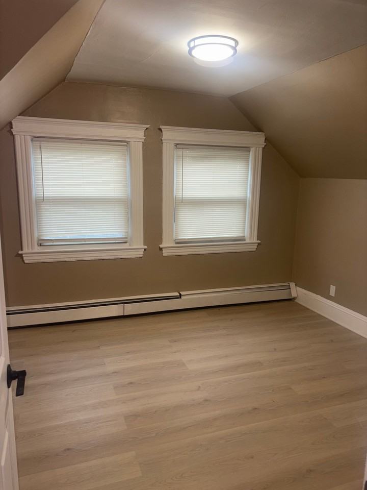 89 Linnmoore St #3rdFL - Photo 5 of 11