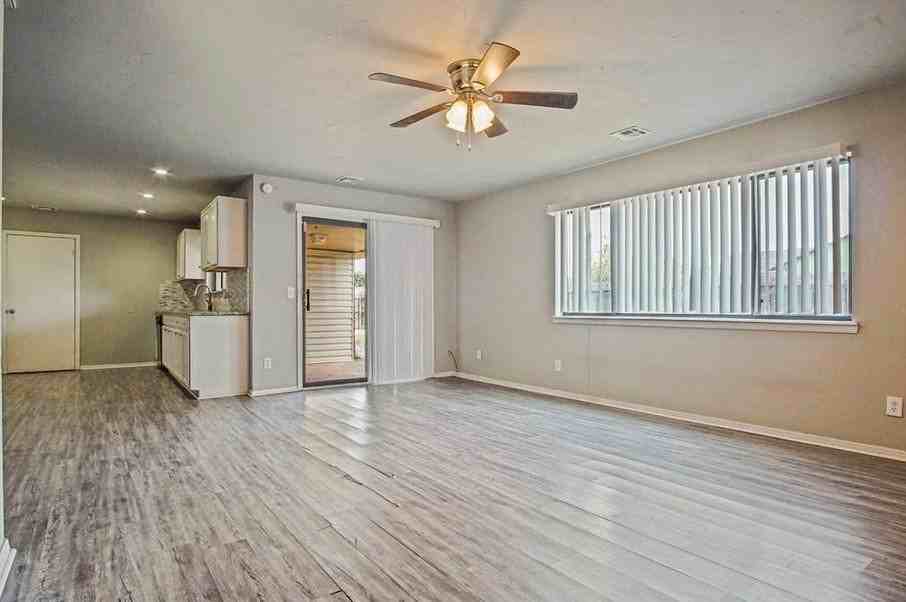 701 Nw 141st St - Photo 5 of 18