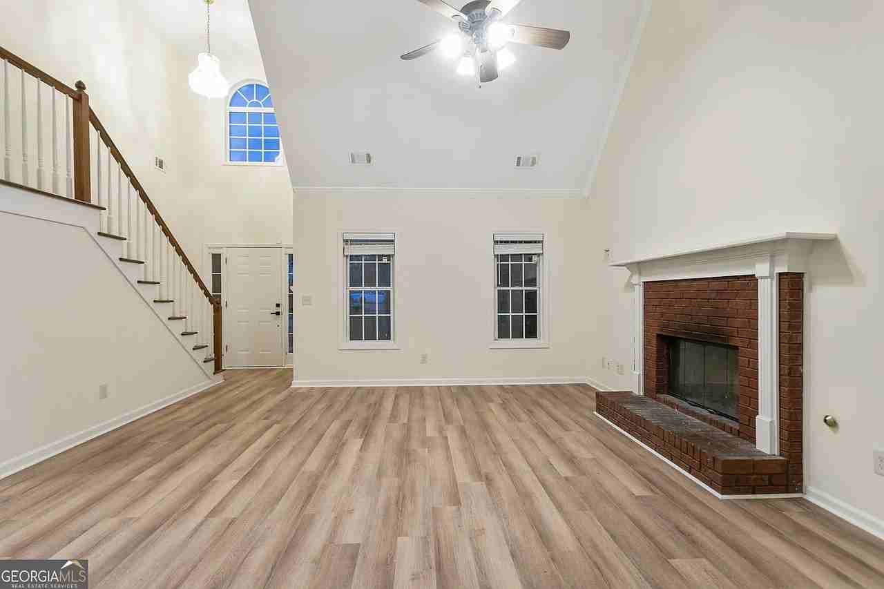 160 Windward Dr - Photo 4 of 28