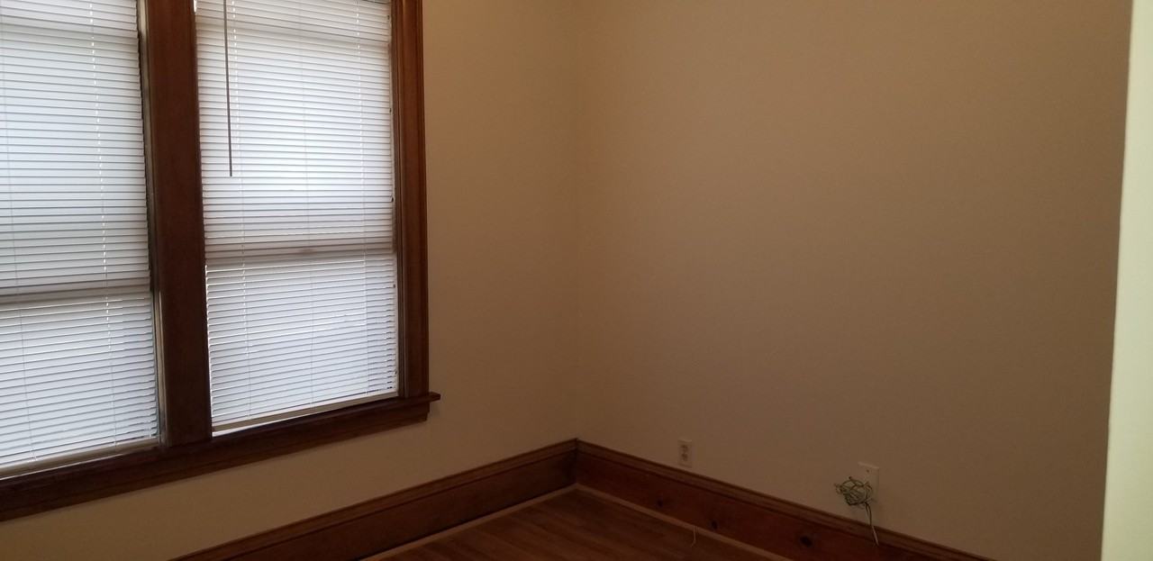 2410 University Ave Ne - Photo 5 of 8