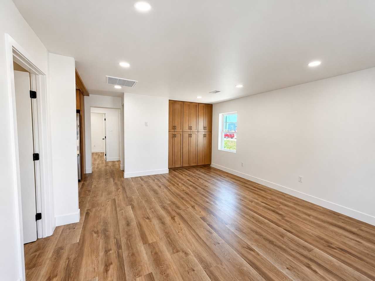8806 Chantry Ave - Photo 2 of 29