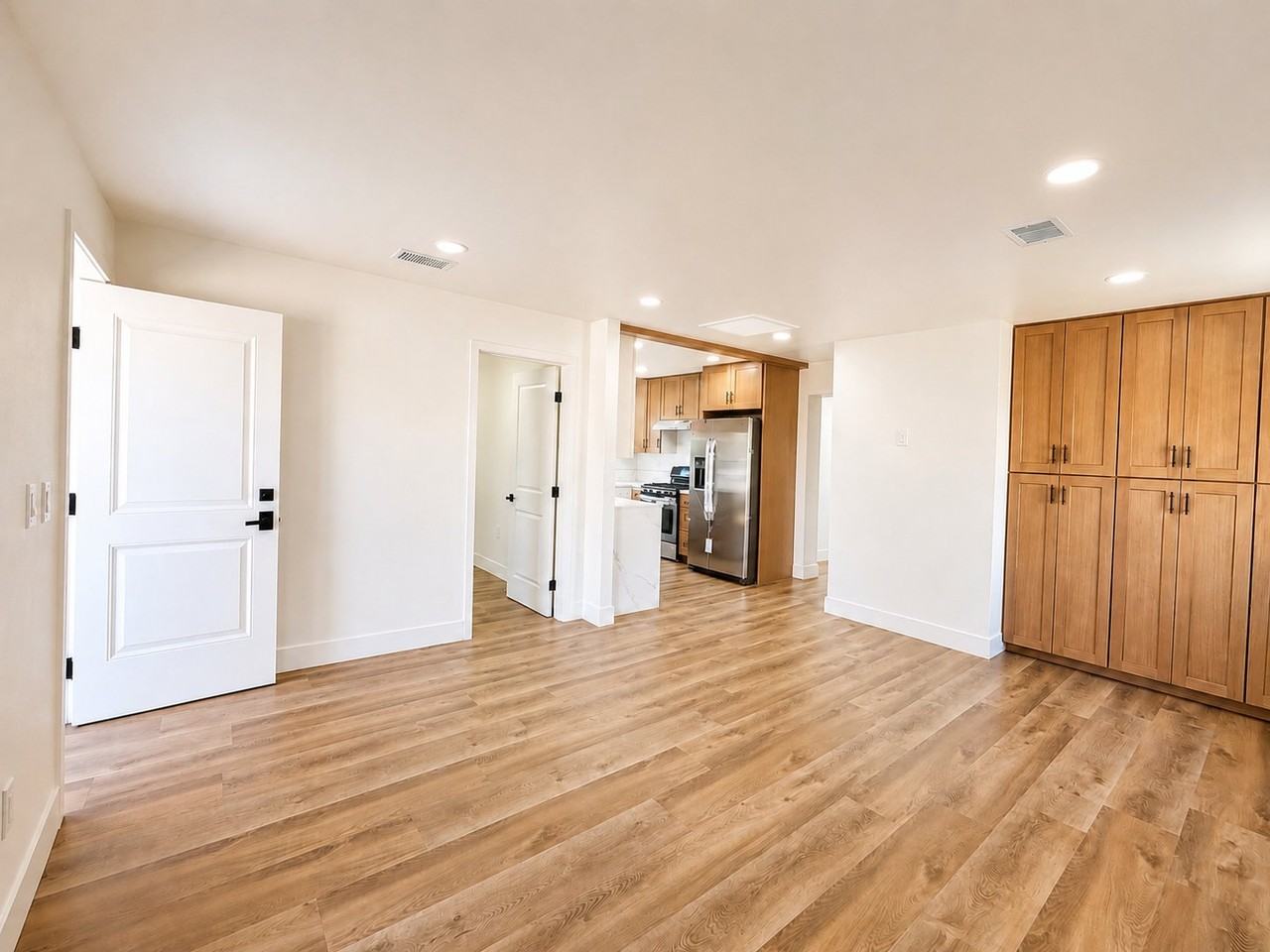 8806 Chantry Ave - Photo 3 of 29