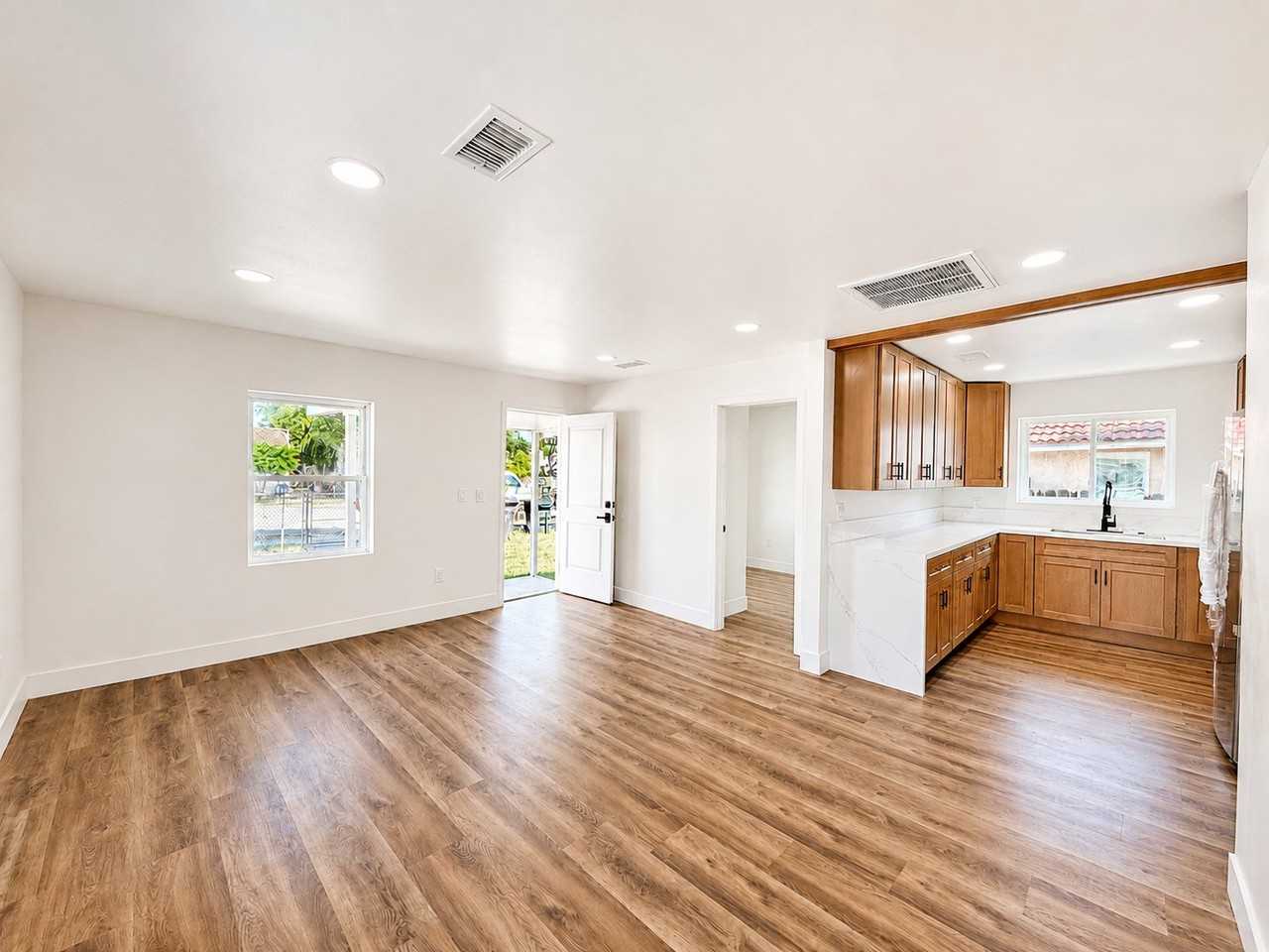 8806 Chantry Ave - Photo 4 of 29