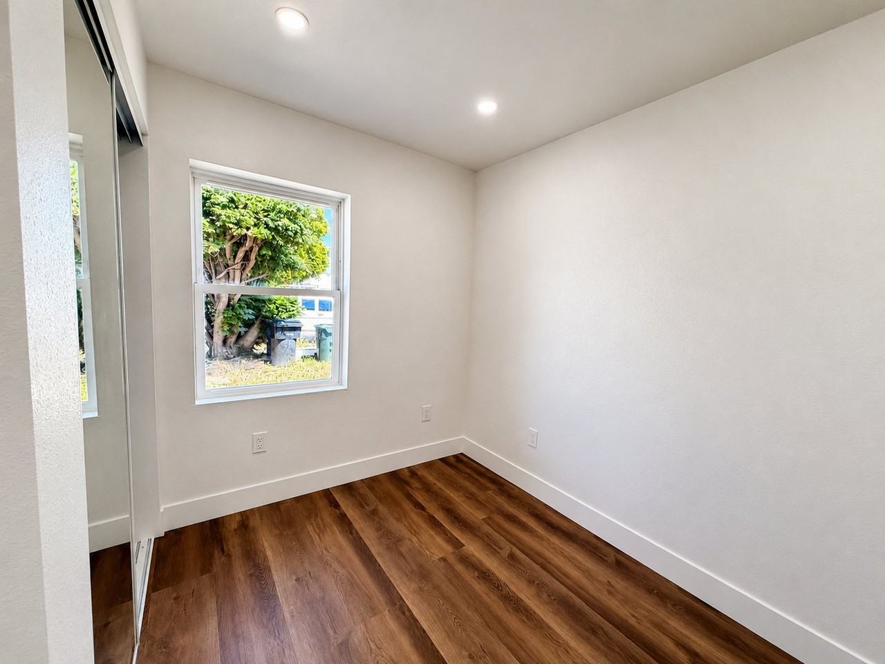 8806 Chantry Ave - Photo 5 of 29