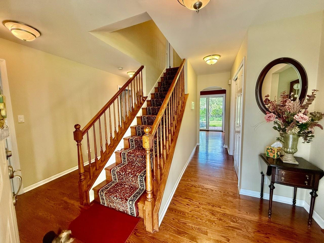 902 Stratford Ln - Photo 2 of 18