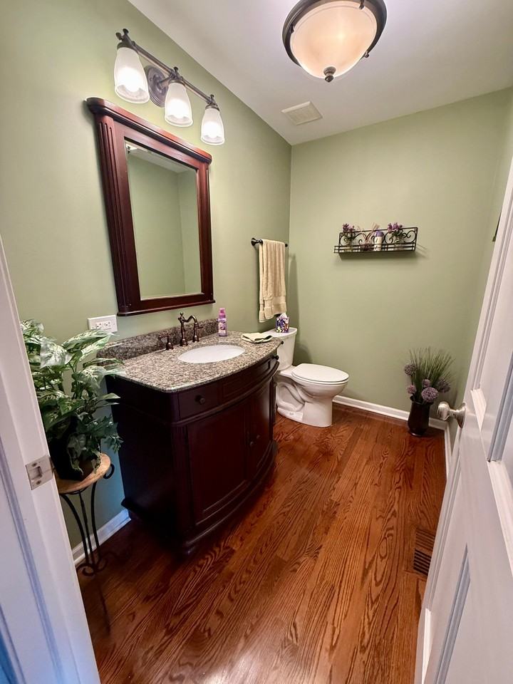 902 Stratford Ln - Photo 5 of 18