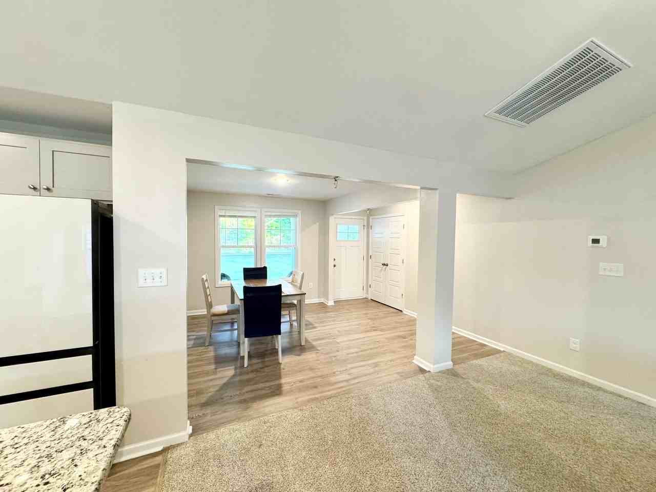 211 Railroad St - Photo 4 of 15