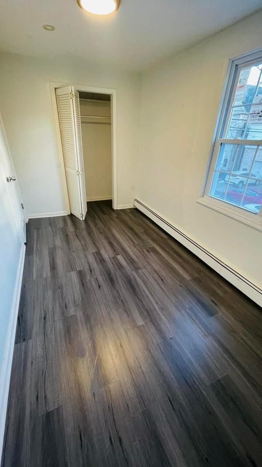 1031 Flora St #2 - Photo 4 of 10