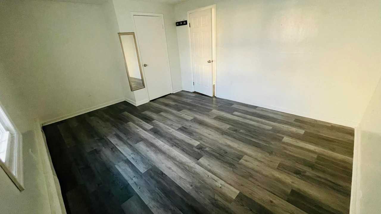 1031 Flora St #2 - Photo 6 of 10