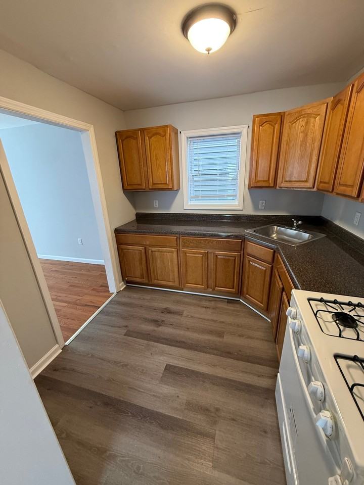 173 Godwin Ave #3 - Photo 4 of 15