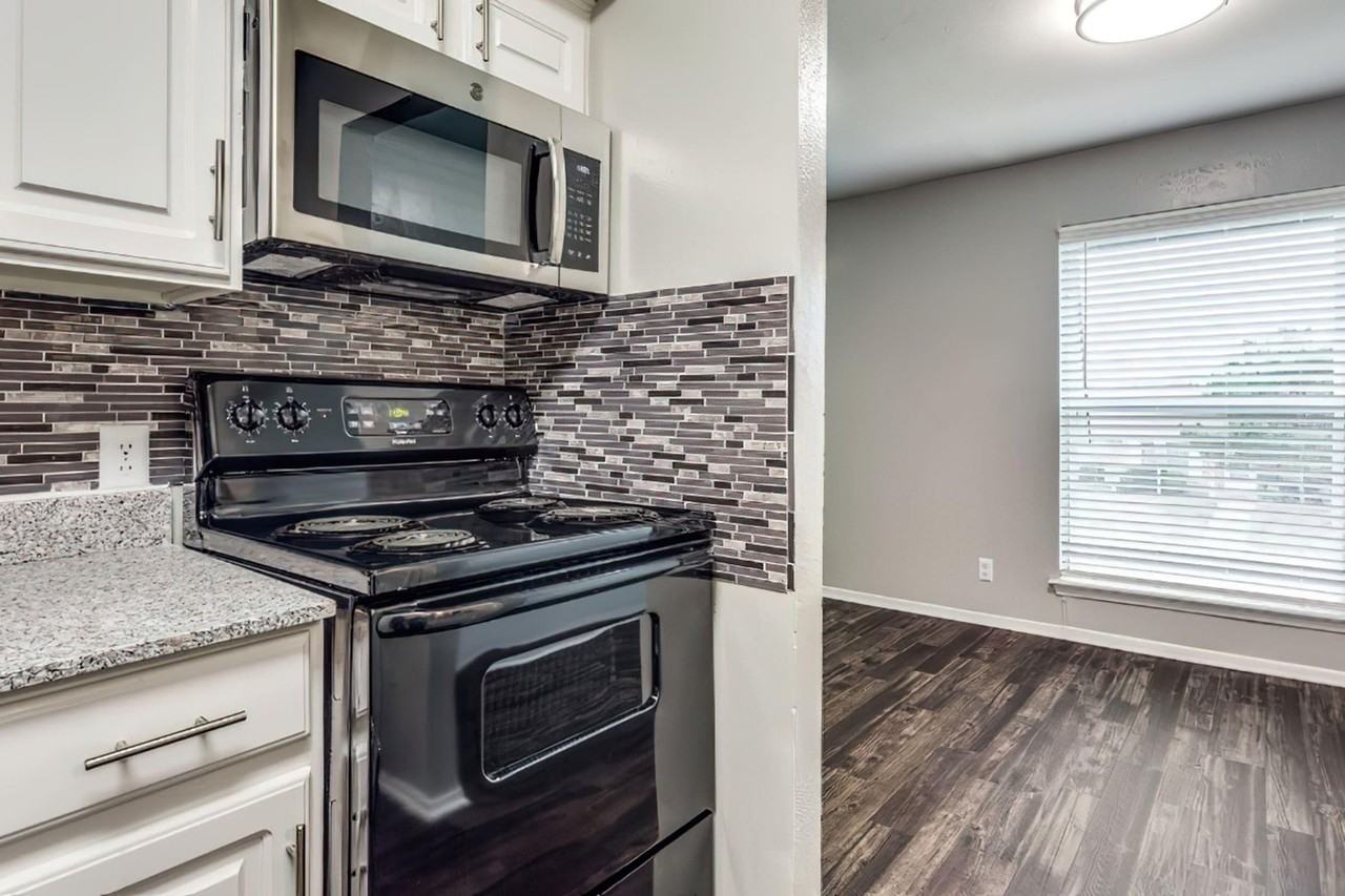 7913 Harwood Rd #31 - Photo 6 of 19