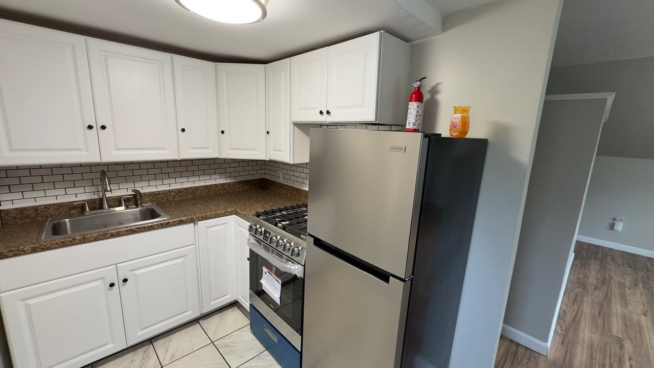 345 Summer St #B - Photo 2 of 8