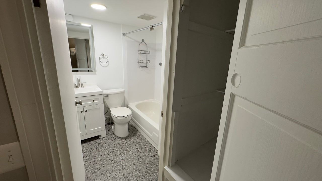 345 Summer St #B - Photo 6 of 8