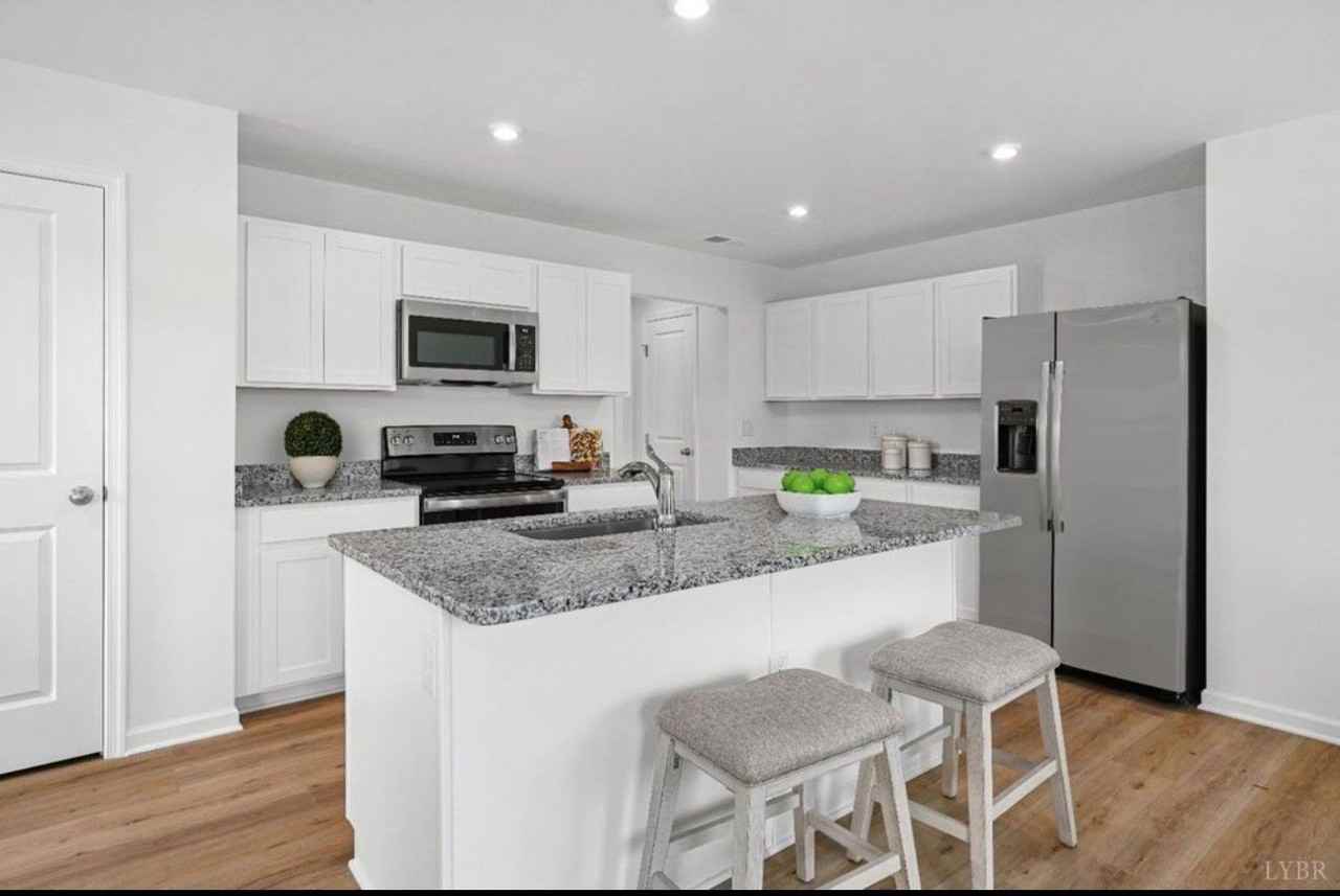 102 Grove Hill Ter - Photo 2 of 12